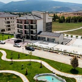 Clovers Thermal Resort & Spa，位于Yakaca的酒店