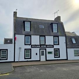 The Pitfour Arms Hotel，位于Mintlaw的酒店