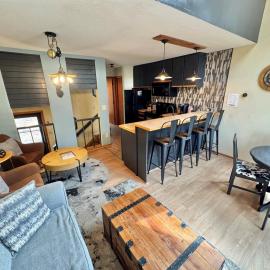 Lutsen Ski-In/Ski-Out Townhome | Pool, Gym, Sauna，位于卢森的酒店