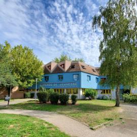 Auberge de Jeunesse HI Strasbourg 2 Rives，位于斯特拉斯堡的酒店