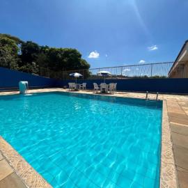 Pousada Casablanca Águas de São Pedro - Próximo ao Thermas Water Park，位于阿瓜斯-迪圣佩德罗的酒店