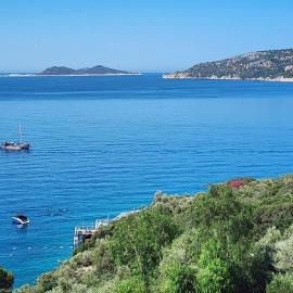 Azure Haven - A Seaside Retreat Surrounded by Nature，位于卡斯的酒店
