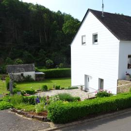 Waxweiler Riverside Retreat