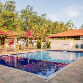 Hotel Tropical Garden，位于东普里马韦拉的酒店
