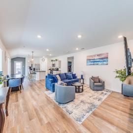 Beautiful Modern Home，位于斯普林的酒店