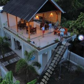 Harmony hill senaru，位于Bayan的酒店