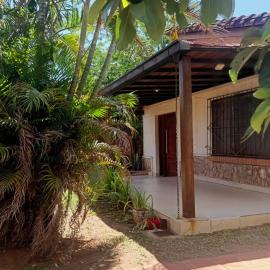 Lovely Home Near the Airport and Business District，位于Luque的酒店