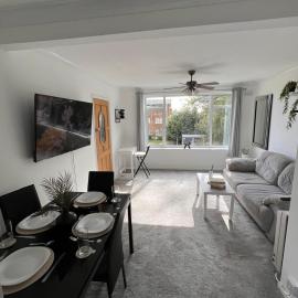 BHX NEC - Stylish 2-Bed Flat Allesley Coventry，位于Allesley的酒店