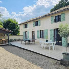 Family House With Garden For 8 At Prety，位于Préty的酒店