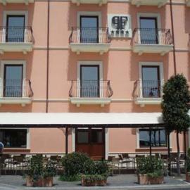 Palazzo Foti Hotel，位于克罗托内的酒店