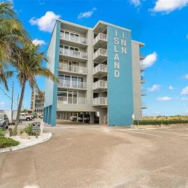 Island Inn Beach Resort，位于圣徒皮特海滩的酒店