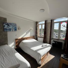 Hôtel de France Tey Resort，位于朗斯的酒店