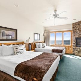 Majestic Lake Views Studio 2-Queen Beds and Heated Pools，位于图哈伯斯的酒店