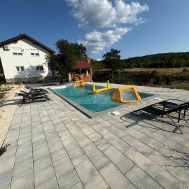 Buško Escape beach，位于托米斯拉夫格拉德的酒店