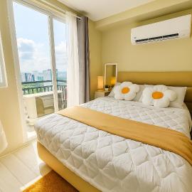 Condo near Ayala Mall Cebu & IT Park - Sea and City View with Balcony
