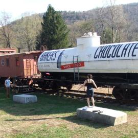 Vintage Caboose Rental in Historic Small Town near Springfield, Massachusetts，位于Chester的酒店