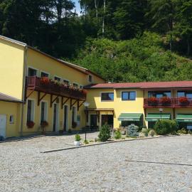 Hotel a Restaurant Výpřež，位于德辛的酒店