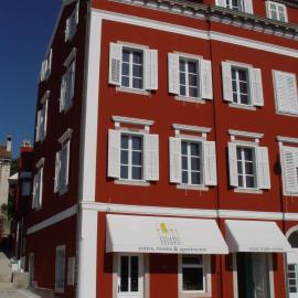 Mare Mare Suites，位于木洛希尼的酒店