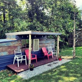 Cozy Tiny House on Working Farm, for Fun Glamping Trips in Kentucky，位于Owenton的酒店
