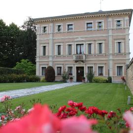 Hotel Villa Maternini，位于Vazzola的酒店