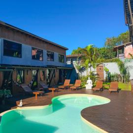 Mentawai Lofts Praia do Rosa，位于因比图巴的酒店