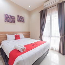 RedDoorz Premium @ Griya Inkoppabri Cisarua Puncak，位于茂物的酒店