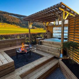 Juralodgespa Chalet Julie，位于Courrendlin的酒店