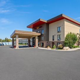 Red Roof Inn PLUS+ & Suites Malone，位于Malone的酒店