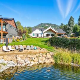 Baby Birch Banks Guest House on Lake Pend Oreille，位于Sagle的酒店