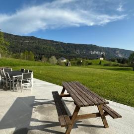 Les Chamois du Jura à Lajoux，位于Lajoux的酒店