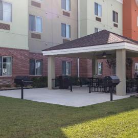 Suburban Studios Donaldsonville - Gonzales，位于唐纳森维尔的酒店