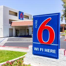 Motel 6 Tempe, AZ Phoenix Airport Priest Dr，位于坦培的酒店