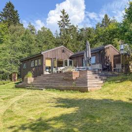 2 Bedroom Beautiful Home In Gressvik，位于格尔斯维克的酒店