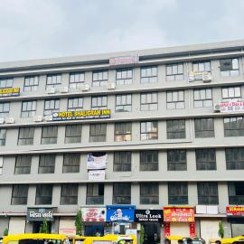 Hotel Shaligram Inn,位于艾哈迈达巴德的酒店