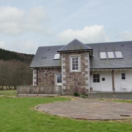 Mill Cottage，位于科姆里的酒店