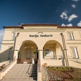 Hotel Kurija Janković，位于Lukač的酒店