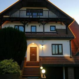 Hotel Familiar，位于Kobyłka的酒店