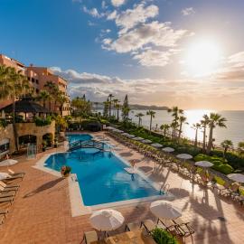 Elba Estepona Gran Hotel & Thalasso Spa，位于埃斯特波纳的酒店