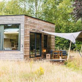Sfeervol Tiny House Rosa Nabij Brugge，位于贝尔内姆的酒店