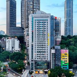 Chongqing Qiansu Qingpan Hotel解放碑洪崖洞店,位于重庆的酒店