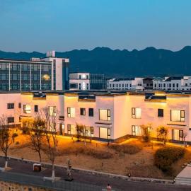 Floral Lux Hotel Huangshan Jixian Manyue Shanju，位于黄山市的酒店