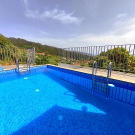CASA PANORAMA SOL- NEW VILLA WITH HEATED SALTWATER POOL and FANTASTIC SEA VIEW，位于蓬他达维托亚的酒店