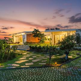 StayVista at Lazy Mango with Pool & Bathtub，位于海得拉巴的酒店