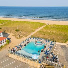 Waves Oceanfront Resort，位于旧奥查德比奇的酒店