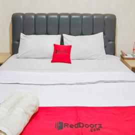 RedDoorz at Guciwan Hotel near Objek Wisata Guci，位于Tuwel的酒店