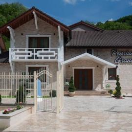 Pensiunea Graniti，位于Lunca的酒店