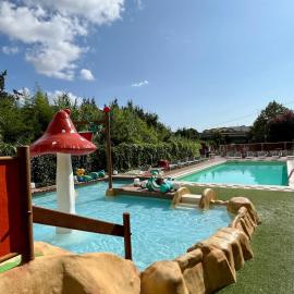 GlampChalet 5 Persone Pool&Parking-Pietra Ligure，位于皮特拉利古的酒店