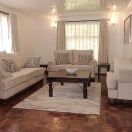 Cheerful 4-bedroom with pool，位于阿西里弗的酒店