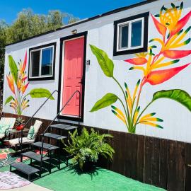 Bird of Paradise Retreat with stunning mountain views，位于埃尔卡洪的酒店