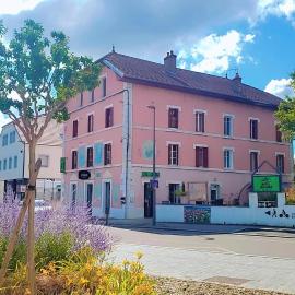 Hôtel JurJura，位于多勒的酒店